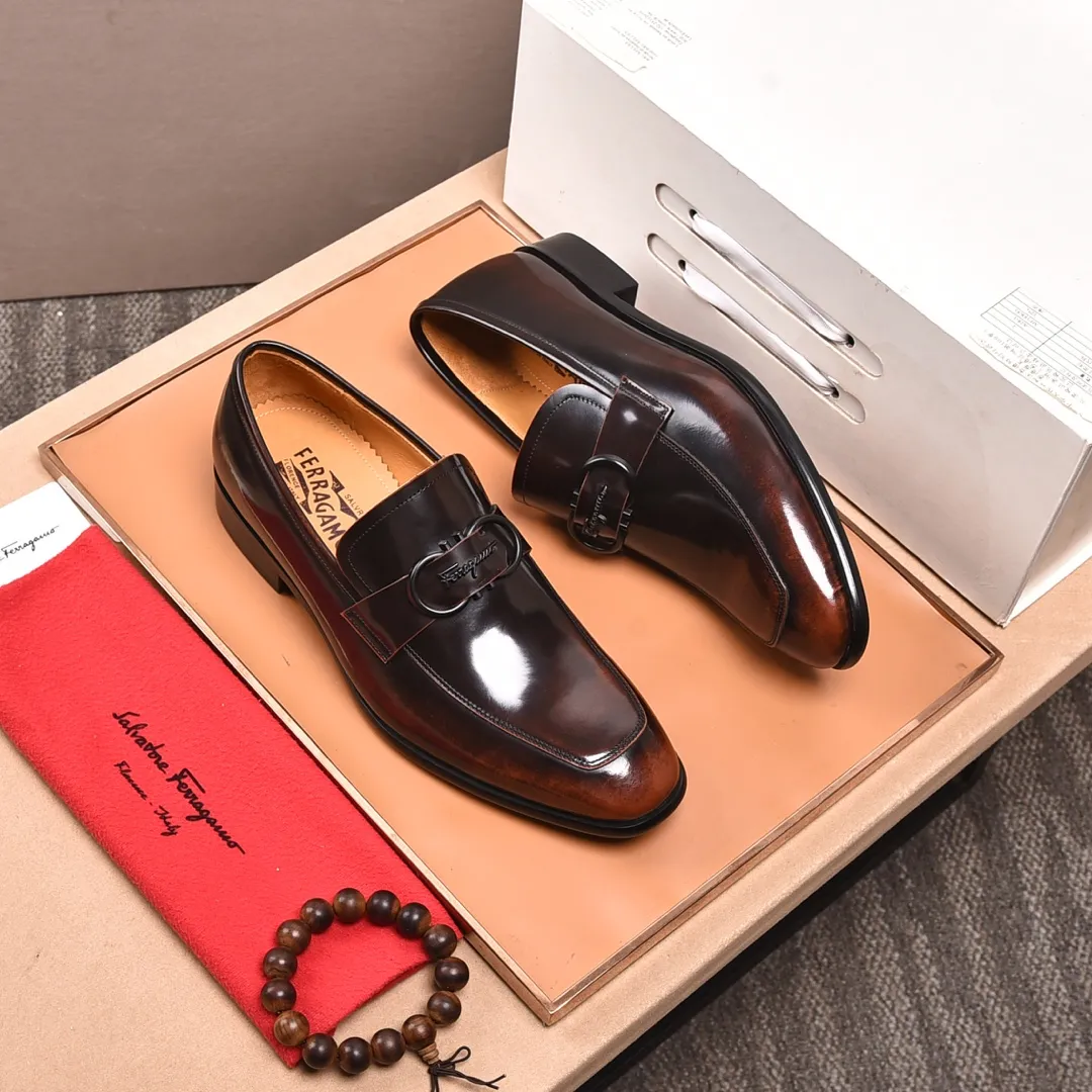 Men's shoes 💰540📛📛 (water-dyed cow lining) Salvatore Ferragamo high-end (Salvatore Ferragamo) is the world's top luxury footwear brand, coming from the fashion kingdom of Italy. It is famous all over the world for its traditional handmade design and novel styles... 🚶🏻🚶🏻New suit shoes are available simultaneously at the counter. This model is made of pure handmade imported Italian calfskin ➕soft water-dyed cowhide lining Original authentic outsole🌀🌀Size: 38➖44.